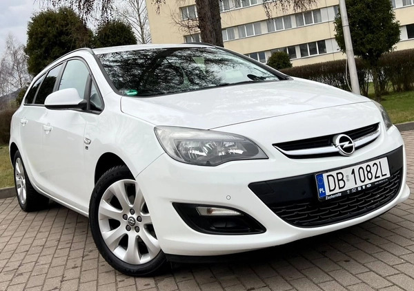 Opel Astra cena 22599 przebieg: 186000, rok produkcji 2012 z Wałbrzych małe 407